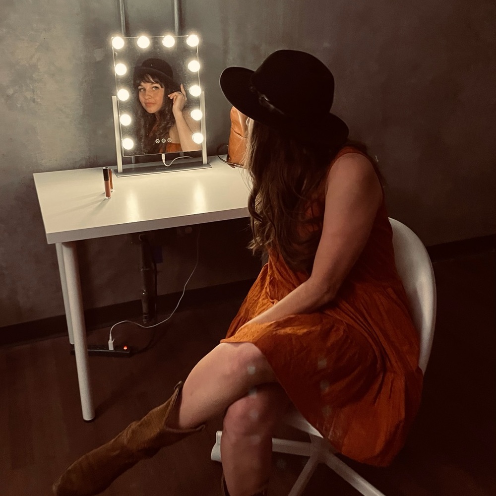 Hello Gorgeous! - Picture 4 of 4